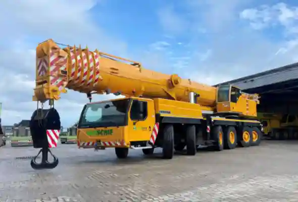 250 ton mobile crane rental by Mountain Roses General Transport Abu Dhabi